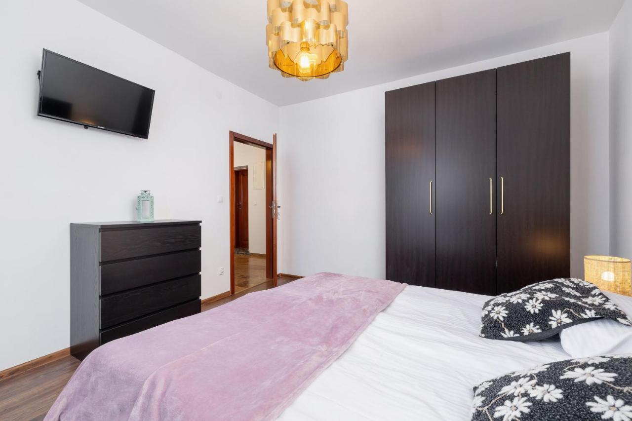 Apartments On Krupowki Street With Mountain View By Noclegi Renters Zakopane Exteriör bild